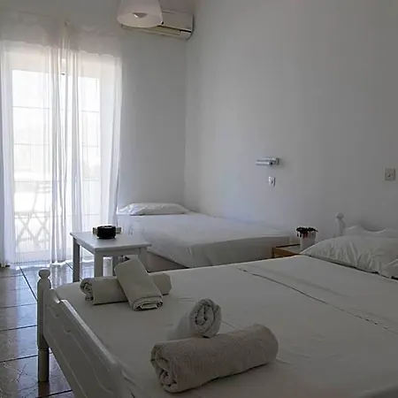 Hotel Armadoros / Backpackers 2*