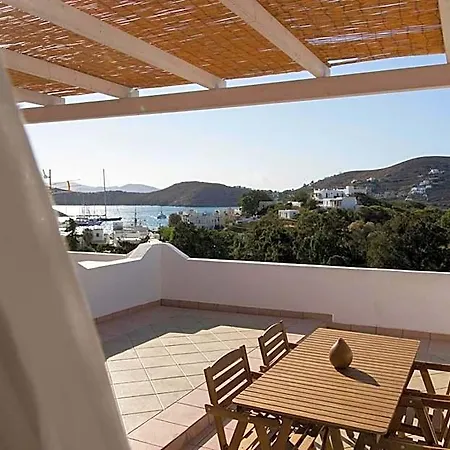 Armadoros / Backpackers Hotel