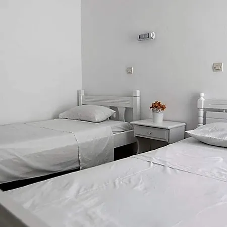 Armadoros / Backpackers 2*