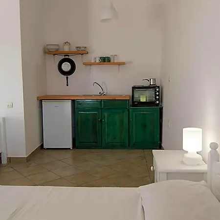 Armadoros / Backpackers Hotel