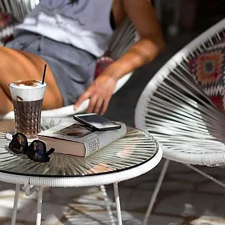 Armadoros / Backpackers Hotel Chora d'Ios