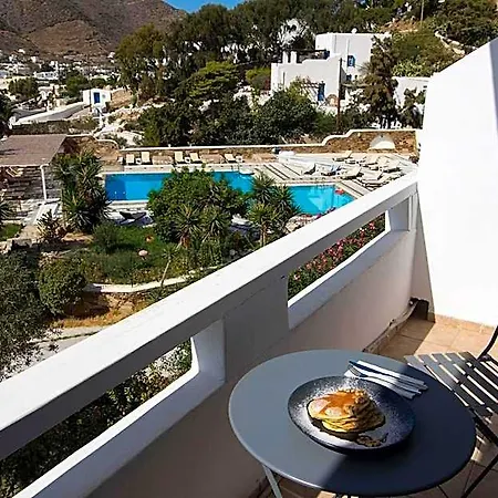 Armadoros / Backpackers Hotel
