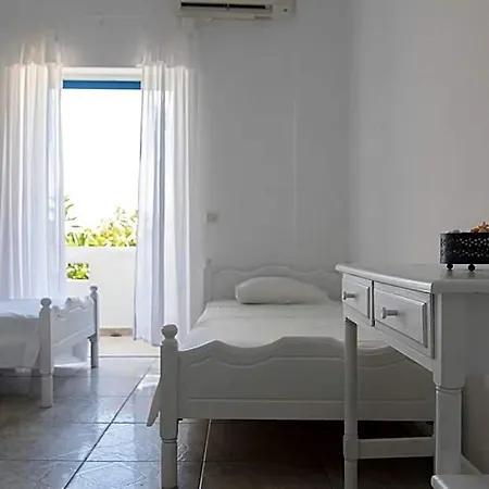 Armadoros / Backpackers Hotel Chora d'Ios