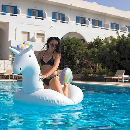 Hotel Armadoros / Backpackers 2*