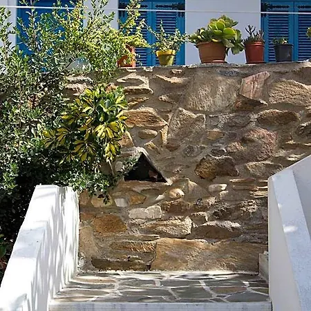 Hotel Armadoros / Backpackers 2*