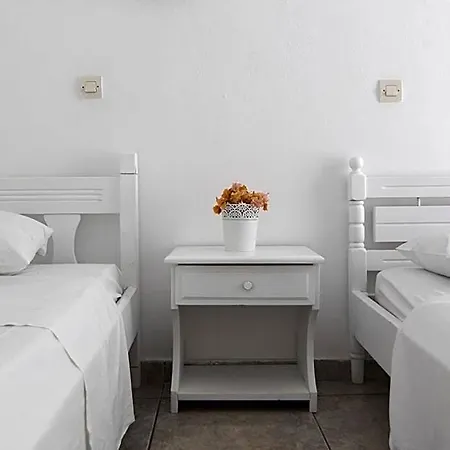 Hotel Armadoros / Backpackers 2*