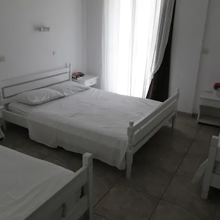 Hotel Armadoros / Backpackers Chora d'Ios