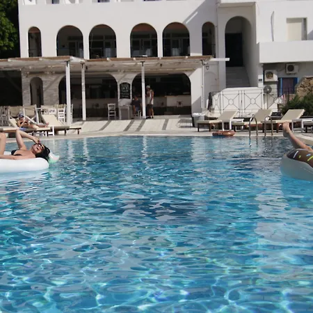 Armadoros / Backpackers Hotel Ios