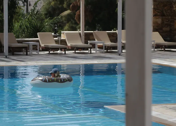 Armadoros / Backpackers Hotell 2*